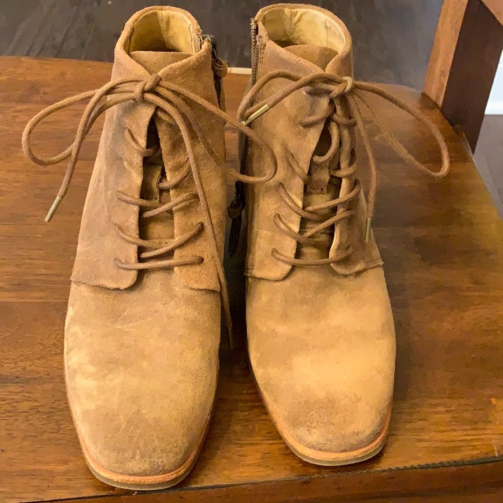- Women’s Sz 8m Sofft booties